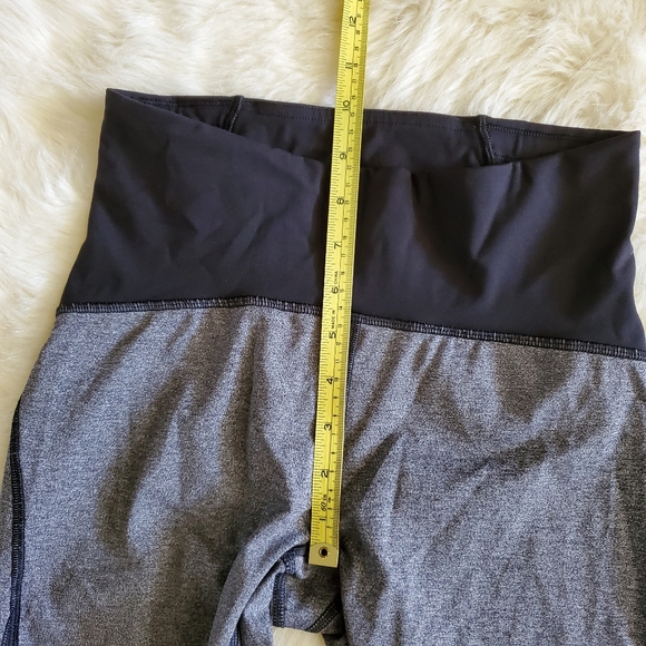Lululemon Train Times Crop in Heathered Black/Black Size 6 - Picture 14 of 15